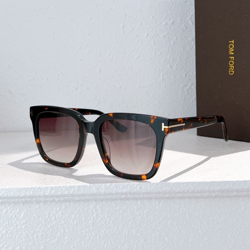 TOM FORD